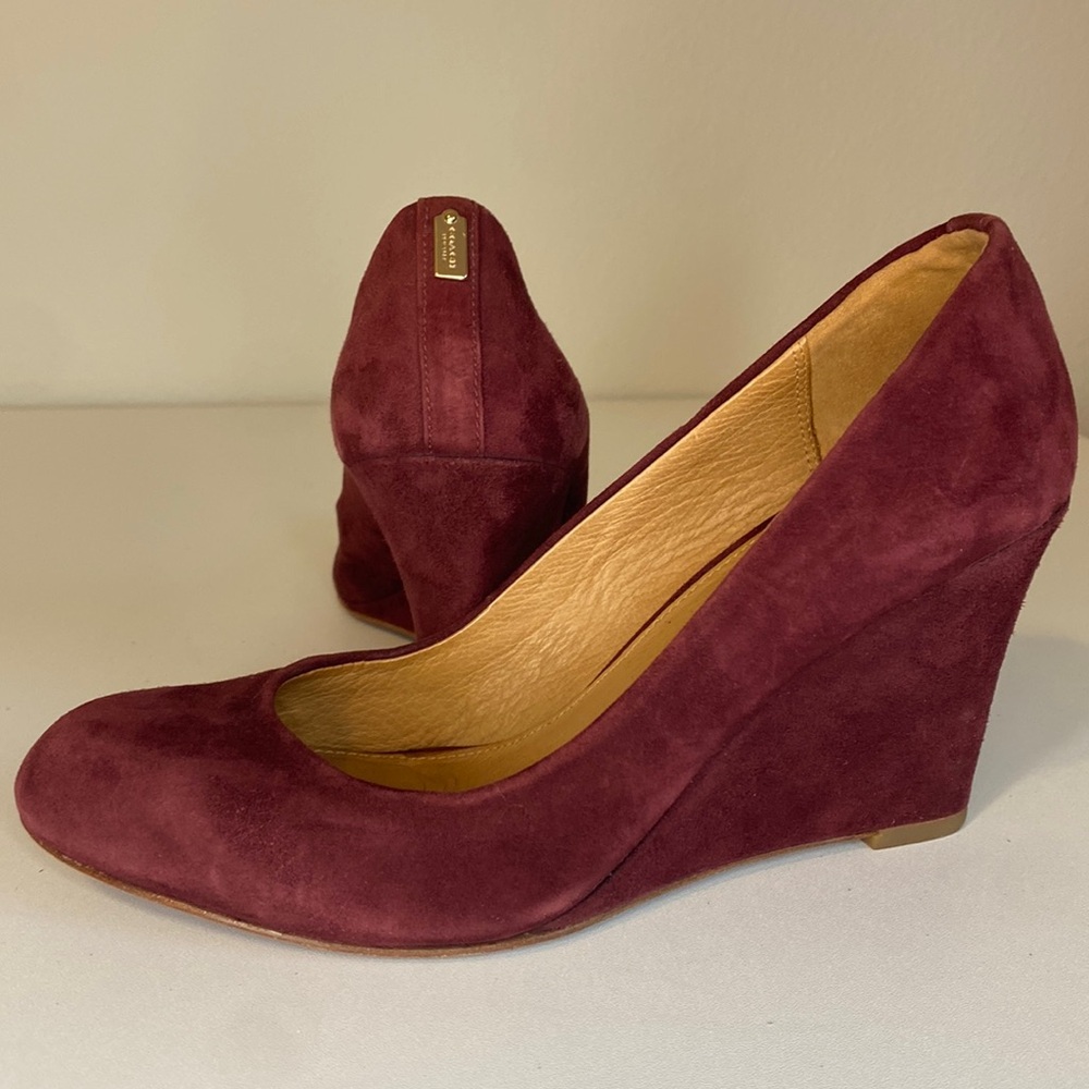 Coach Women's Rileigh Suede round toe Burgundy Wedge Pumps size 5